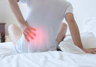 腰痛で起き上がるのがつらいです。