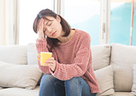 慢性的な腰痛が辛くて何もやる気が起きず、気分が落ち込んでしまいます。