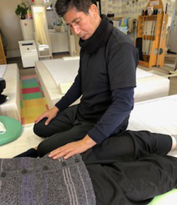 自律神経の乱れを整え、長年身体に染みついてしまっている無意識の緊張状態等を解放し、本来の状態に戻すよう促します。